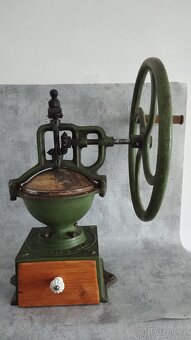 Velmi starý kupecký mlýnek IDEAL s rumpálem DOPRAVA 0,- - 17