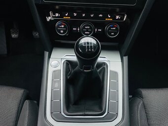 Volkswagen Passat 2.0TDI 110KW MANUÁL VÝHŘEV SENZORY SERVISK - 17