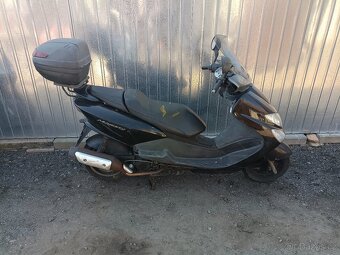 Yamaha x max 125 011,09,majesty 125,Jonway js 125 - 17