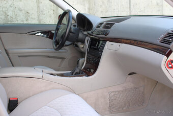 Mercedes-Benz E 240i V6 / Classic / 130 kW / Automat / Tažné - 17