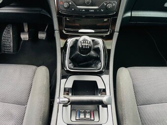 Ford S-MAX 2.0TDCI 120KW MANUÁL VÝHŘEV 7MÍST SENZORY PANORAM - 17