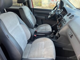 Vw Caddy 2.0tdi 103 kw 7.míst po servisu závěs vyhř.sedačky - 17