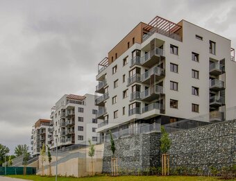 Krásný byt 2+kk s terasou a nádherným výhledem do zeleně - 17