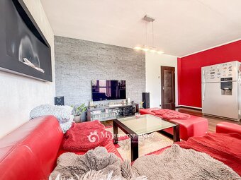 Prodej kompletně vybaveného bytu 3+kk s balkonem a garáží, 7 - 17