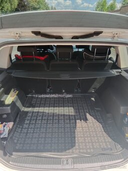 Prodám Volkswagen Touran 2.0TDI 110kw - 17