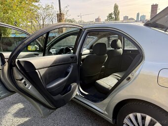Toyota Avensis 1.8i 95kw automat Aisin - 17