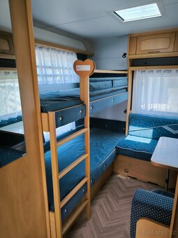 Rodinný karavan Burstner Ventana 530 tk - palandy - 17