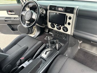 Toyota FJ Cruiser bez koroze s plnou výbavou do terénu - 17