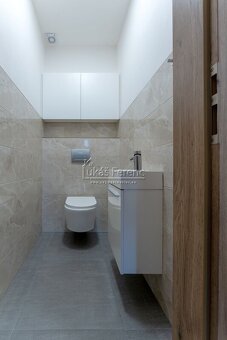 Prodej, rodinný dům, dispozice 4+kk/Garáž, terasa, bazén, po - 17