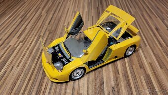 Modely aut 1:18 - 17