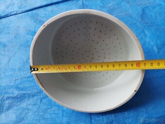 Porcelánový trychtýř - sítko, průměr 21 cm - 17