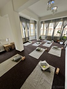 Moderně vybavený nebytový prostor pro osobní rozvoj a jógu - 17