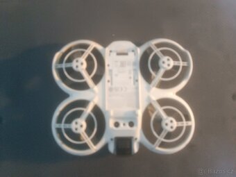 DJI NEO dron se 3 bateriemi a nabíjecí hub - 17