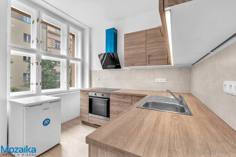 Pronájem prostorného, světlého bytu 3+1 s komorou, 100 m², E - 17