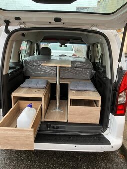 obytná vestavba kempovaci Pick-up MPV spací vestavba - 17