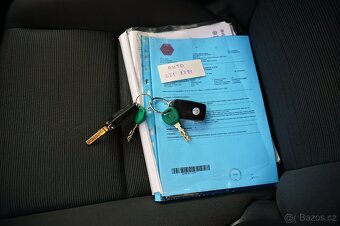 VOLKSWAGEN GOLF V 1,4 16V 55KW 2004 1.MAJITEL NOVÉ V CZ - 17