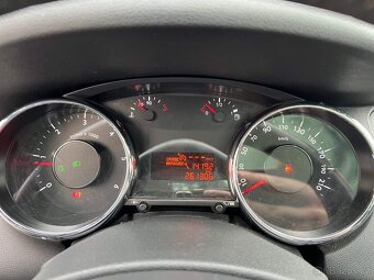 Peugeot 5008 2.0 HDI 110kW pano klima tažné 2010 ČR - 17