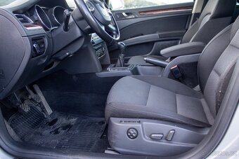 Škoda Superb Combi -125 kw Elegance 4X4 /AJ NA SPLÁTKY/ - 17