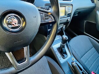 ŠKODA OCTAVIA 1.6 Tdi COMBI DSG STYLE PUVOD ČR - 17