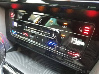 VW Passat GTE Variant 1.4 TSI 160kW DSG - záruka Autodraft - 17