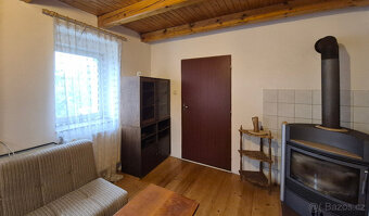 Prodej pěkného domu se dvorkem, terasou a zahradou v Lezníku - 17