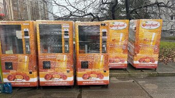 Exkluzivní Nabídka: 4 ks Automatů na Čerstvě Lisovanou Pomer - 17