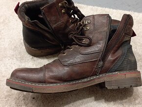 BOTY po synech - BEDNA BOT  - výborný stav - 17