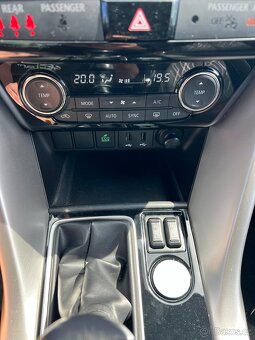 ► MITSUBISHI ECLIPSE CROSS 1.5T-MIVEC 120KW CLEARTEC TAŽNÉ - 17