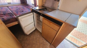 Karavan Knaus 1000 kg, předstan - 17
