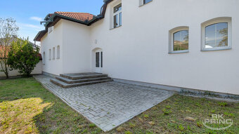 Rodinný dům 6+kk, na pozemku 1.044 m2, obec Měchenice, Praha - 17
