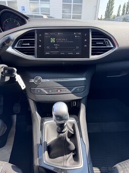 Peugeot 308 kombi 1.2 Pure Tech, 81 Kw, koupeno v ČR - 17