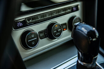 VW-PASSAT-B8-110KW-DSG-SEDAN-ČR-CARPLAY-TAŽNÉ-ROZVODY-TOP - 17