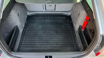 Škoda Octavia 3,2.0tdi,110kw,Dsg,Panorama,Alcantara,Elegance - 17