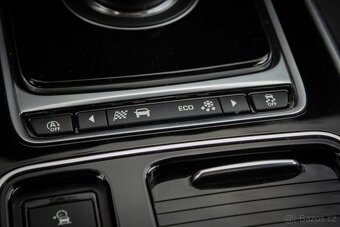 Jaguar XE 2.0 I4D Prestige AT - 17