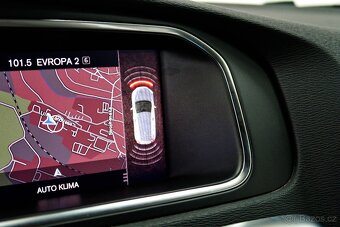 Volvo V40 T2 90kW, A/T, MOMENTUM, ZÁRUKA, VÝHŘEV - 17