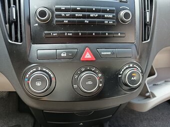 KIA CEED SW rok 2010 - 17