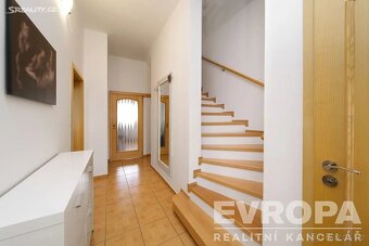 Prodej rodinného domu 198 m², pozemek 278 m² - 17