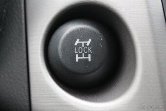 Toyota Rav4 2.2D-4D 100kW + 4X4 + BEZ KOROZE + TAŽNÉ - 17