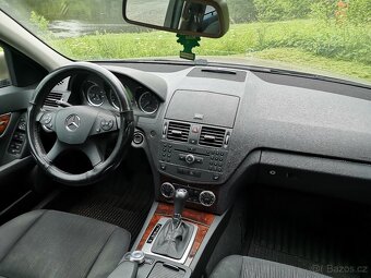 MERCEDES BENZ C 180 COMBI BENZÍN AUTOMAT NÍZKÉ KM - 17