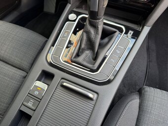 VW Passat B8 Variant 2.0 TDI 110kW DSG - záruka Autodraft - 17