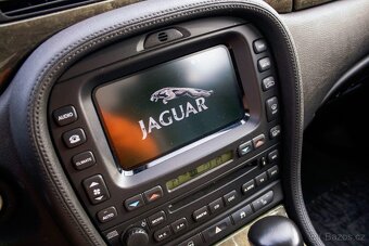 Jaguar S-Type 4.2 V8 Executive - 17