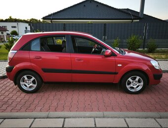 KIA Rio 1.4 - rok 4/2009, najeto 89.800 km, nová STK - 17