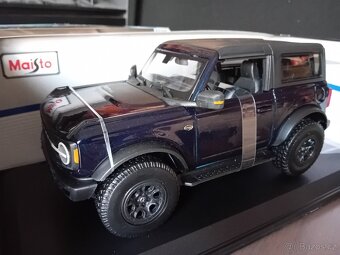 Mercedes-Benz, Aston Martin a Ford    1:18   Maisto - 17