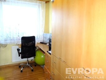 Prodej domu 4+kk s rozlehlou zahradou, vyhřívaným venkovním  - 17