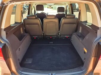 Touran 2.0TDI 130kW DSG,Highline,webasto,tažné,kamera,xenon - 17