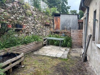🏡 Prodej dvou rodinných domů s dvorkem a garážemi – Skočice - 17