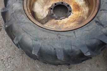 Zetor 8011 8145 zadní kola 16.9-34 vzorek 75% - 17