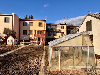 Prodej řadového rodinného domu 6+2 282 m2, pozemek 395m2 obe - 17
