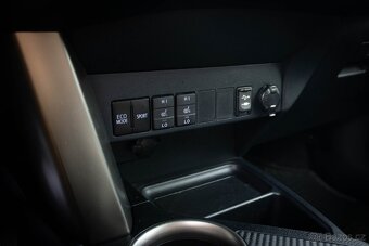 Toyota RAV4 2.2D 110kw A/T 4x4 / AJ NA SPLÁTKY / - 17