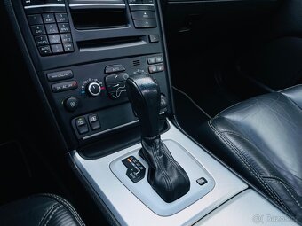 Volvo XC90 2.4 D5 4x4 AUTOMAT R-DESIGN FACELIFT NEZÁVISLE T. - 17